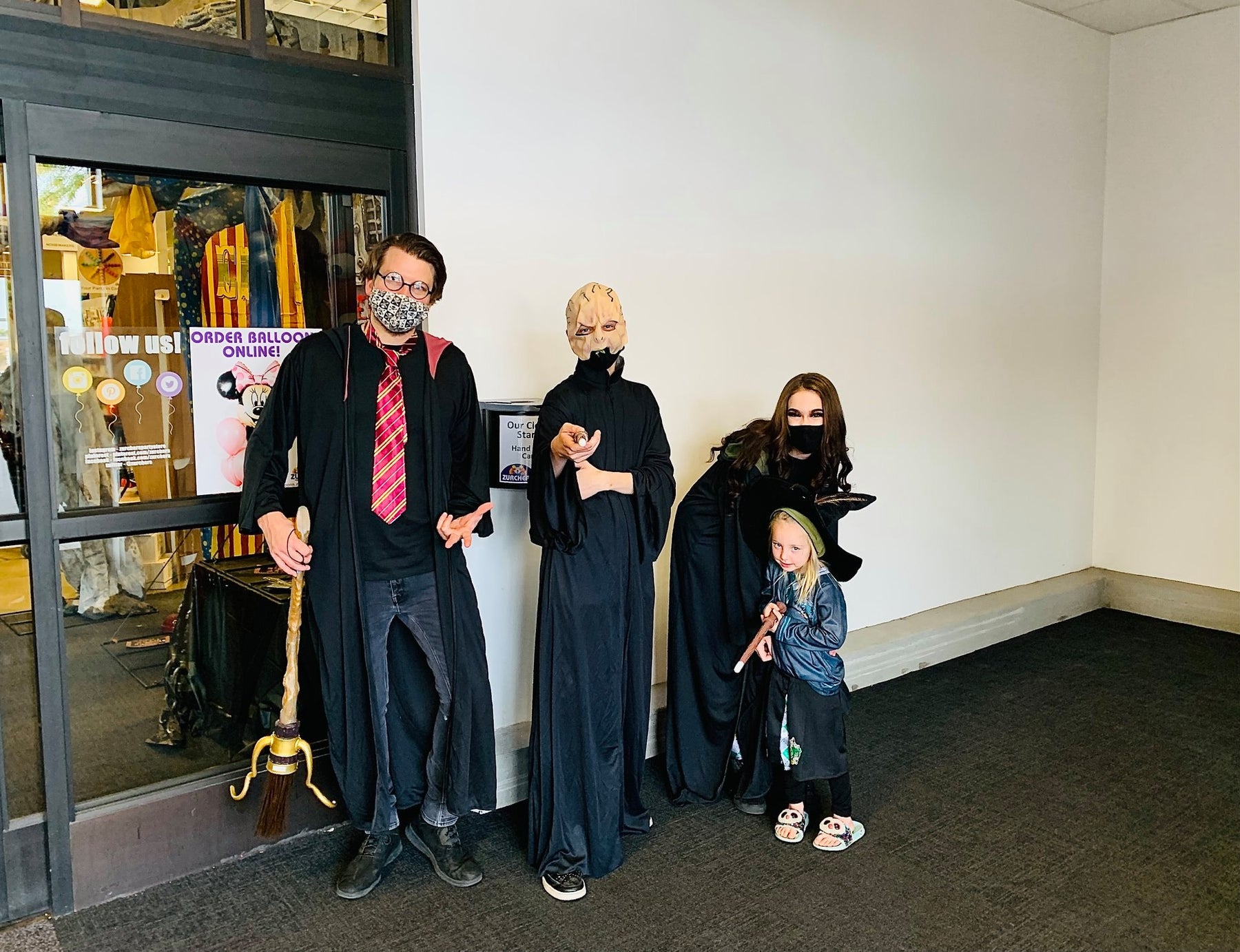 Six Family Costumes For Halloween - Zurchers